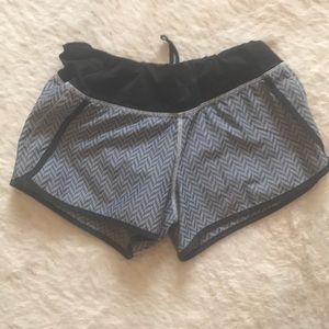 Women’s Lululemon Speed shorts 2.5”